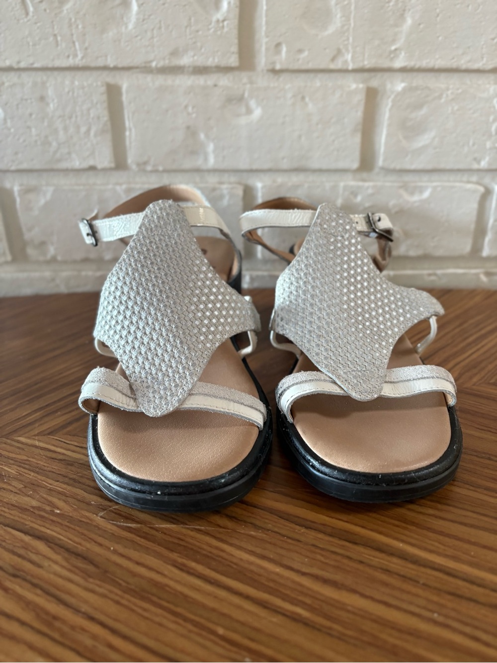Casta White Textured Block Heel Sandals Women’s EU 37 White Leather Ankle Strap - Picture 2 of 10